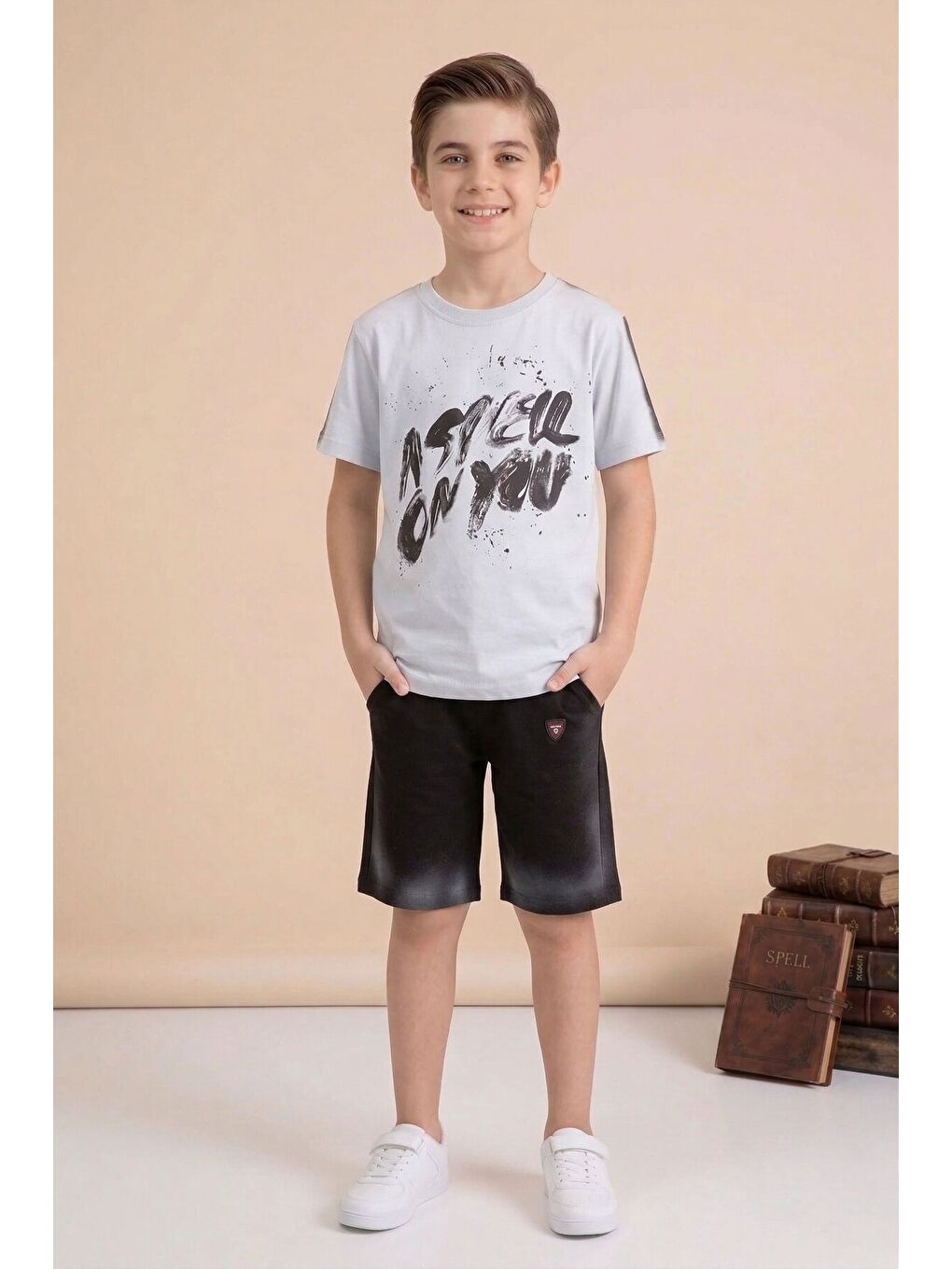 Gri Grafiti Baskılı Tişörtlü Şortlu Erkek Çocuk 2li Takım 23774-1