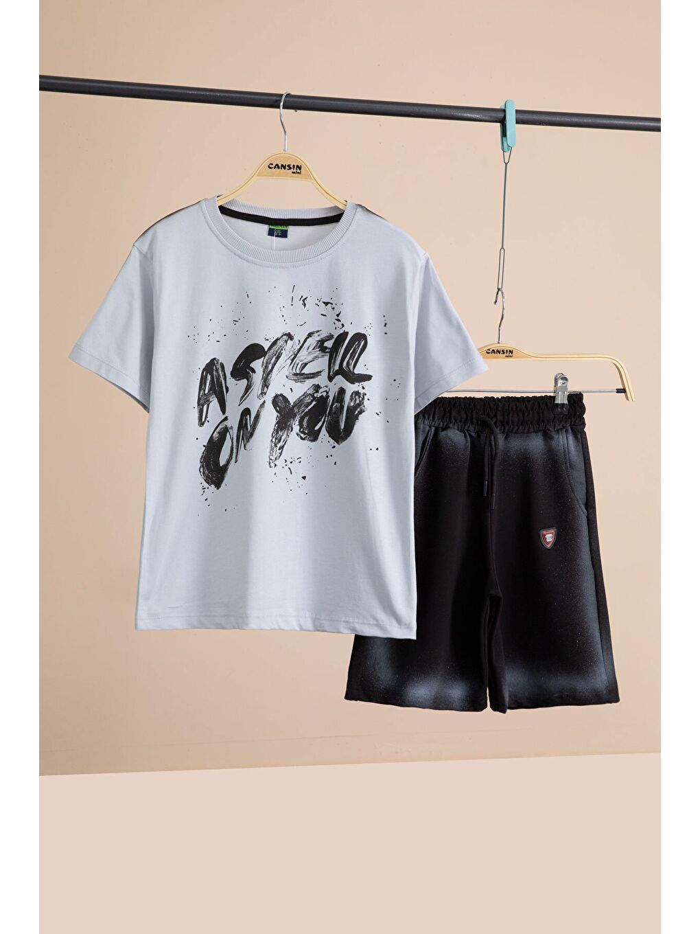 Gri Grafiti Baskılı Tişörtlü Şortlu Erkek Çocuk 2li Takım 23774-2