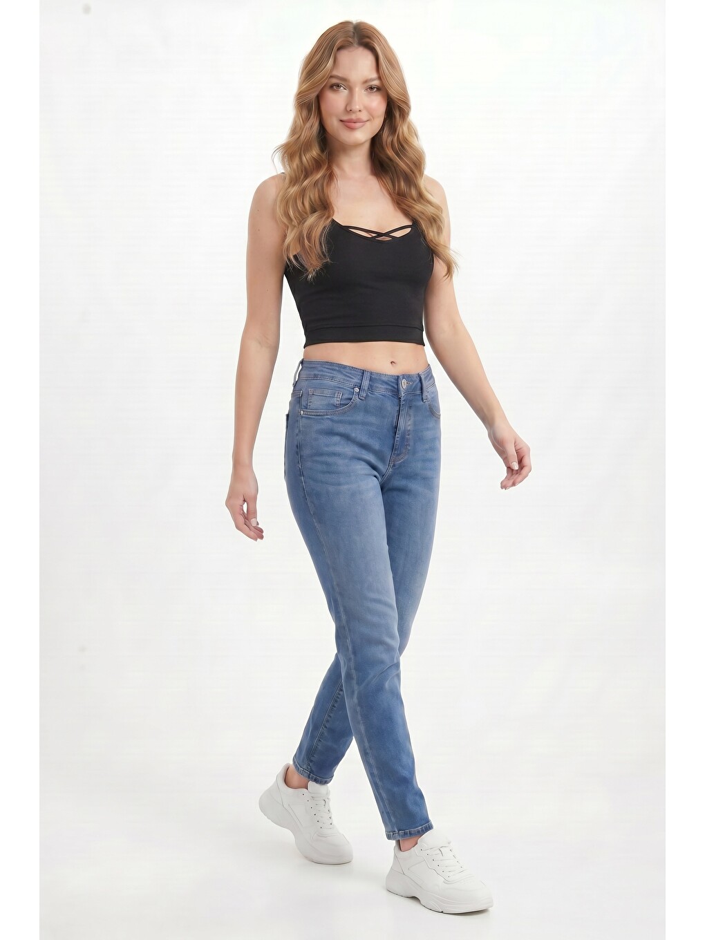 Kadın Slim Fit Dar Kesim Pamuklu İnce Askılı Siyah Crop Atlet-1