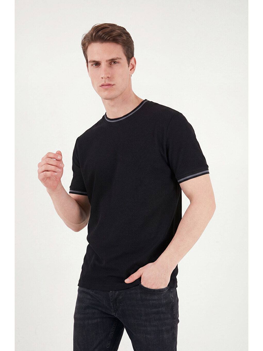 Siyah Pamuklu Regular Fit Şerit Detaylı T Shirt 5904089-1