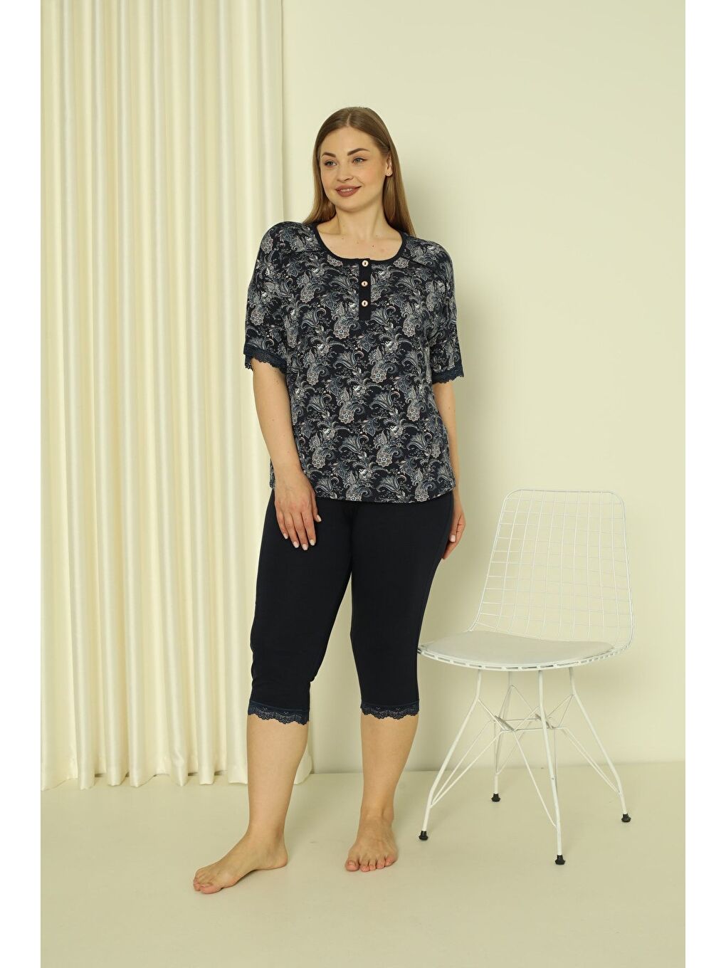 Lacivert Desenli Dantelli Kısa Kollu Elastanlı Viskon Alt Üst Taytlı Gecelik Takımı-1