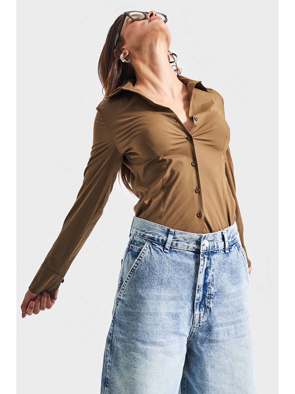 Kadın Haki Renk Esnek Kumaş Slim Fit Belden Oturmalı %100 Pamuk Gömlek-3