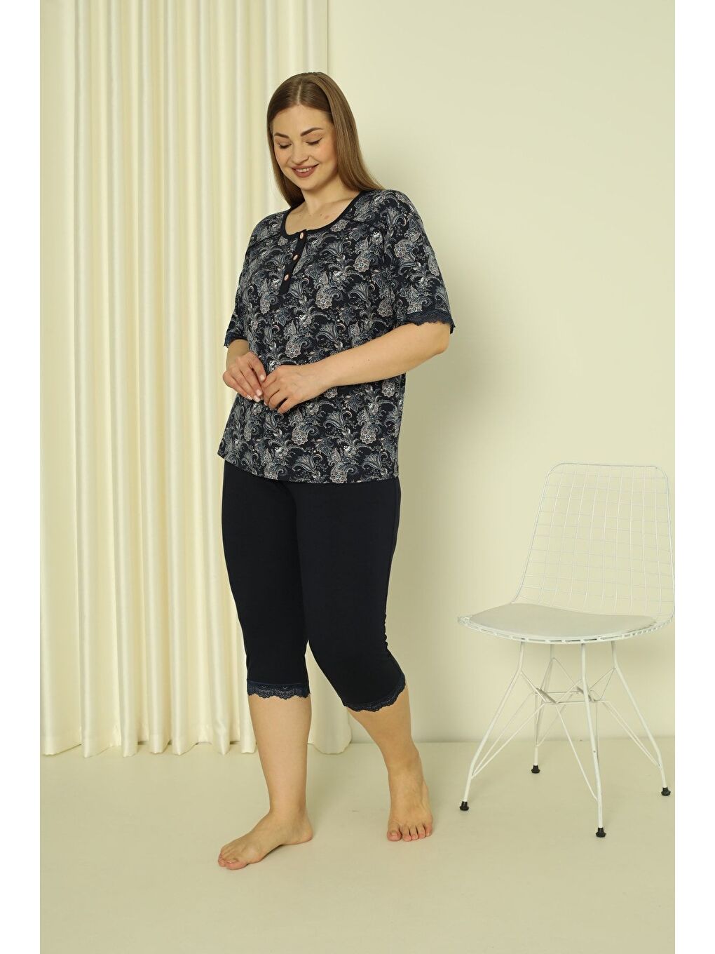 Lacivert Desenli Dantelli Kısa Kollu Elastanlı Viskon Alt Üst Taytlı Gecelik Takımı-2