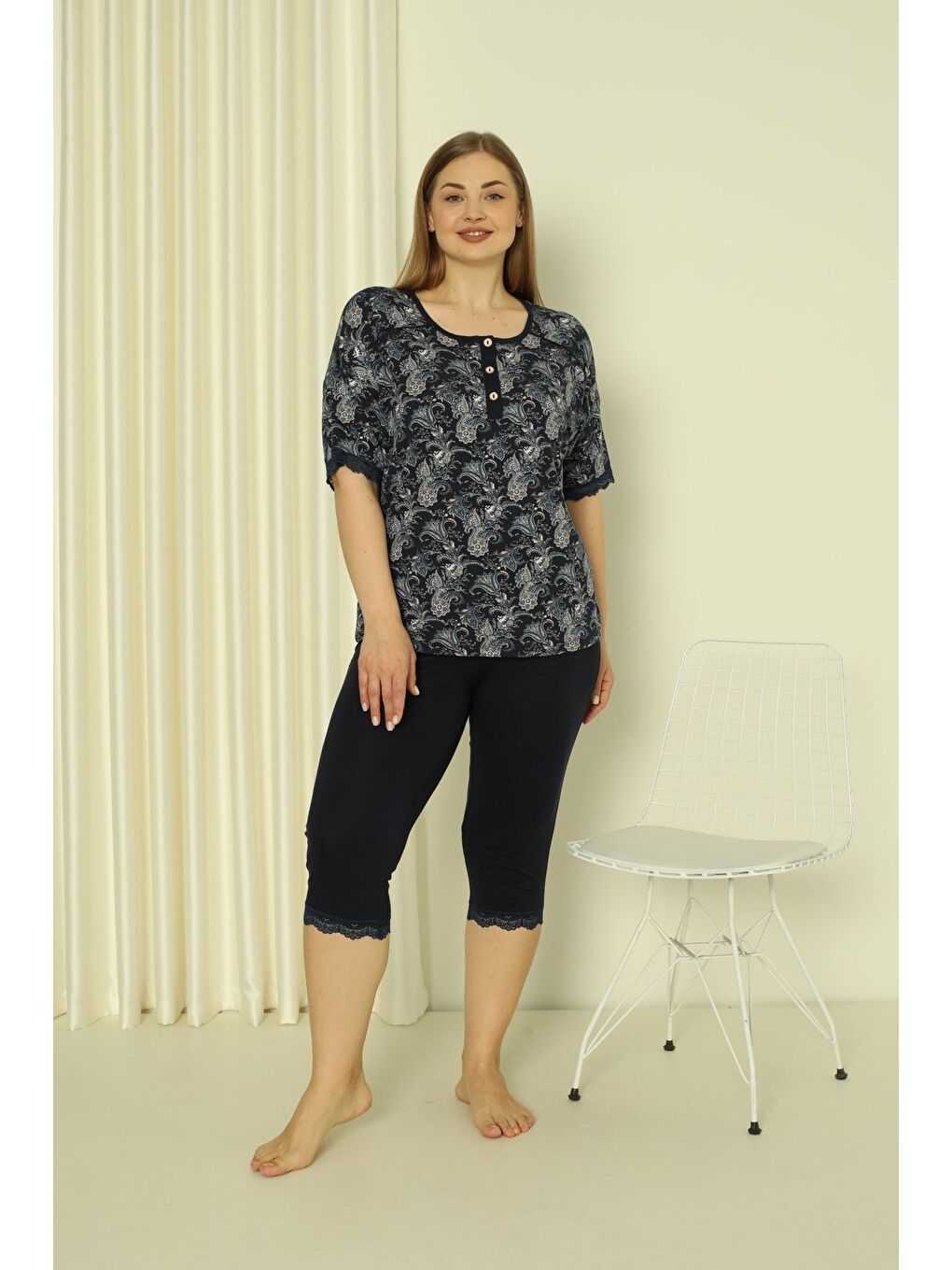 Lacivert Desenli Dantelli Kısa Kollu Elastanlı Viskon Alt Üst Taytlı Gecelik Takımı-3