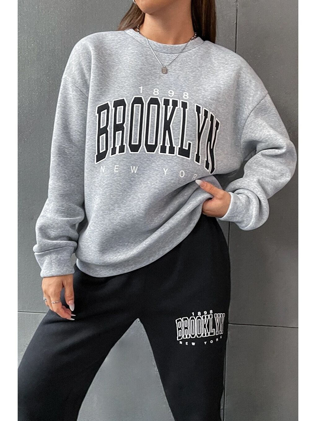 Unisex Gri Siyah Bisiklet Yaka Brooklyn Baskılı Alt-Üst Eşofman Takımı-1