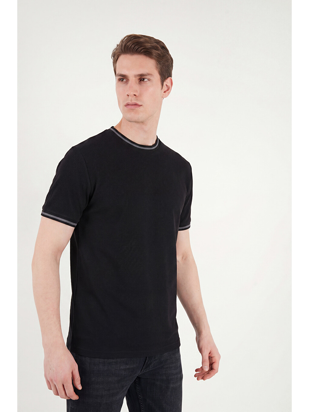 Siyah Pamuklu Regular Fit Şerit Detaylı T Shirt 5904089-3