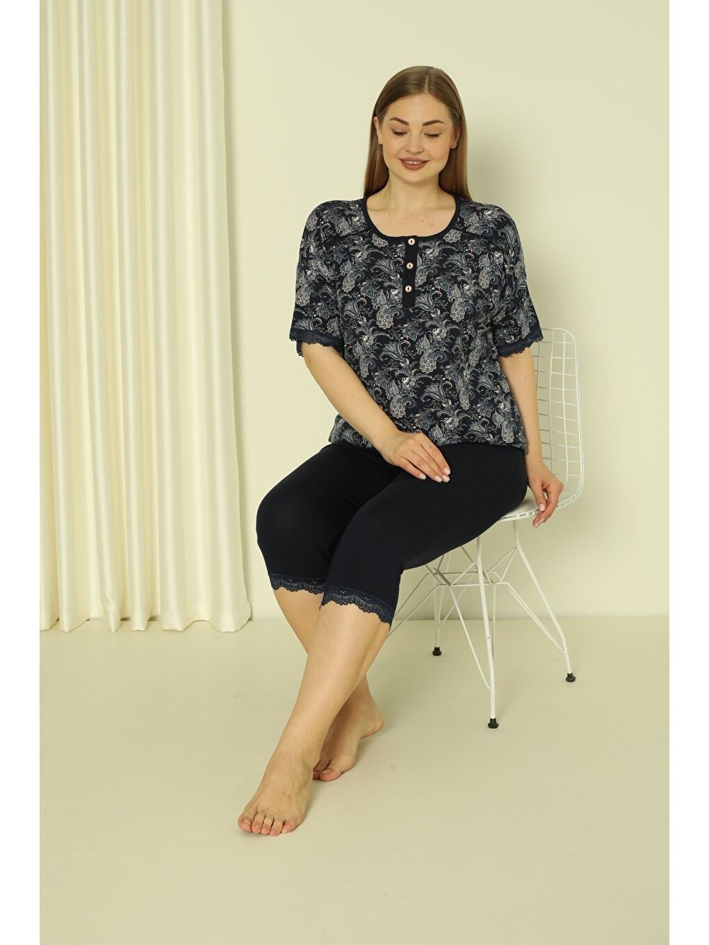 Lacivert Desenli Dantelli Kısa Kollu Elastanlı Viskon Alt Üst Taytlı Gecelik Takımı-4