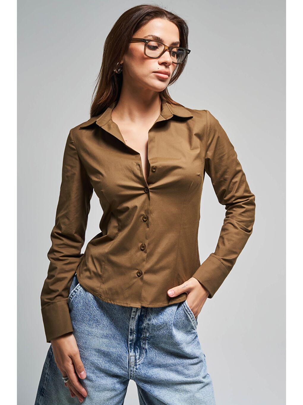 Kadın Haki Renk Esnek Kumaş Slim Fit Belden Oturmalı %100 Pamuk Gömlek-4