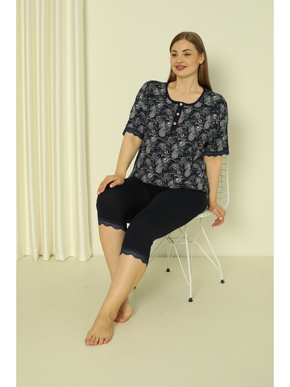 Lacivert Desenli Dantelli Kısa Kollu Elastanlı Viskon Alt Üst Taytlı Gecelik Takımı-5