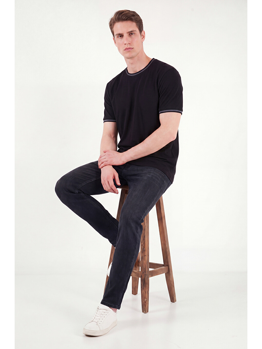 Siyah Pamuklu Regular Fit Şerit Detaylı T Shirt 5904089-4