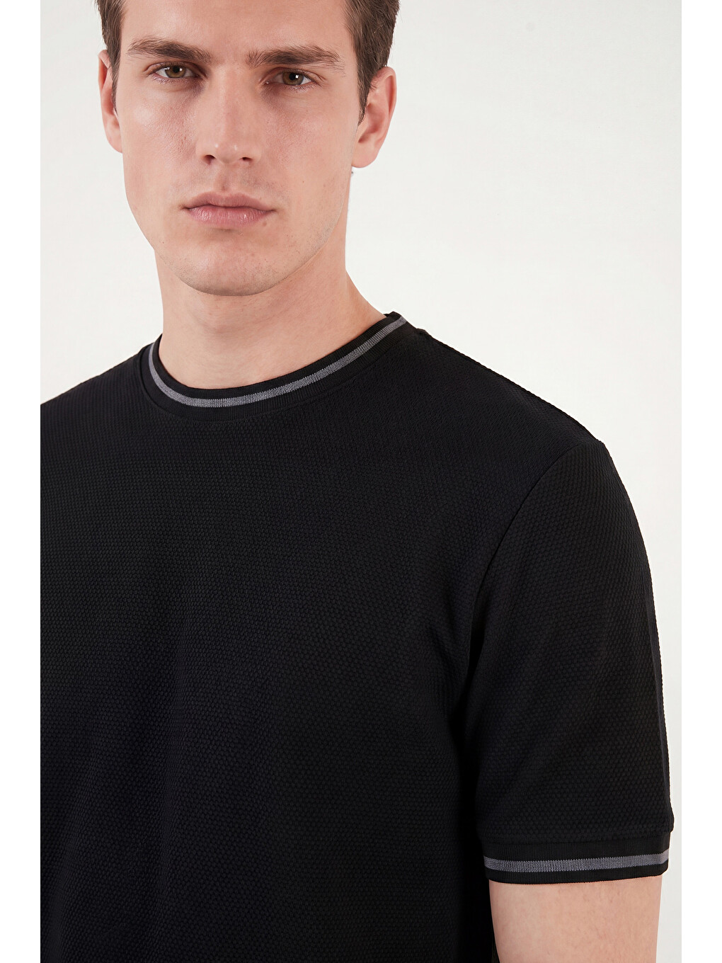 Siyah Pamuklu Regular Fit Şerit Detaylı T Shirt 5904089-5
