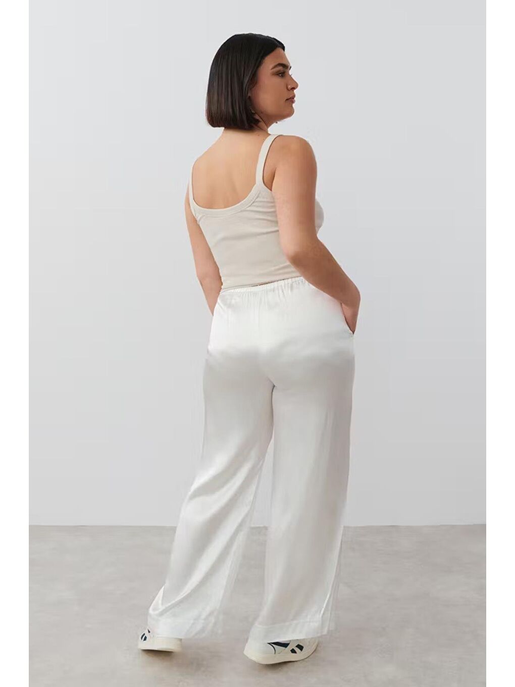 Beyaz Beli Büzgülü Saten Bol Paça Kadın Pantolon Mg2019-1