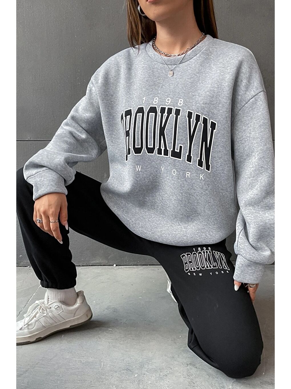 Unisex Gri Siyah Bisiklet Yaka Brooklyn Baskılı Alt-Üst Eşofman Takımı-4