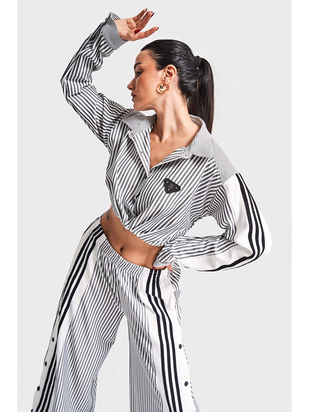Kadın Siyah Beyaz Çizgili Renk Şerit Detaylı Tasarım Gömlek