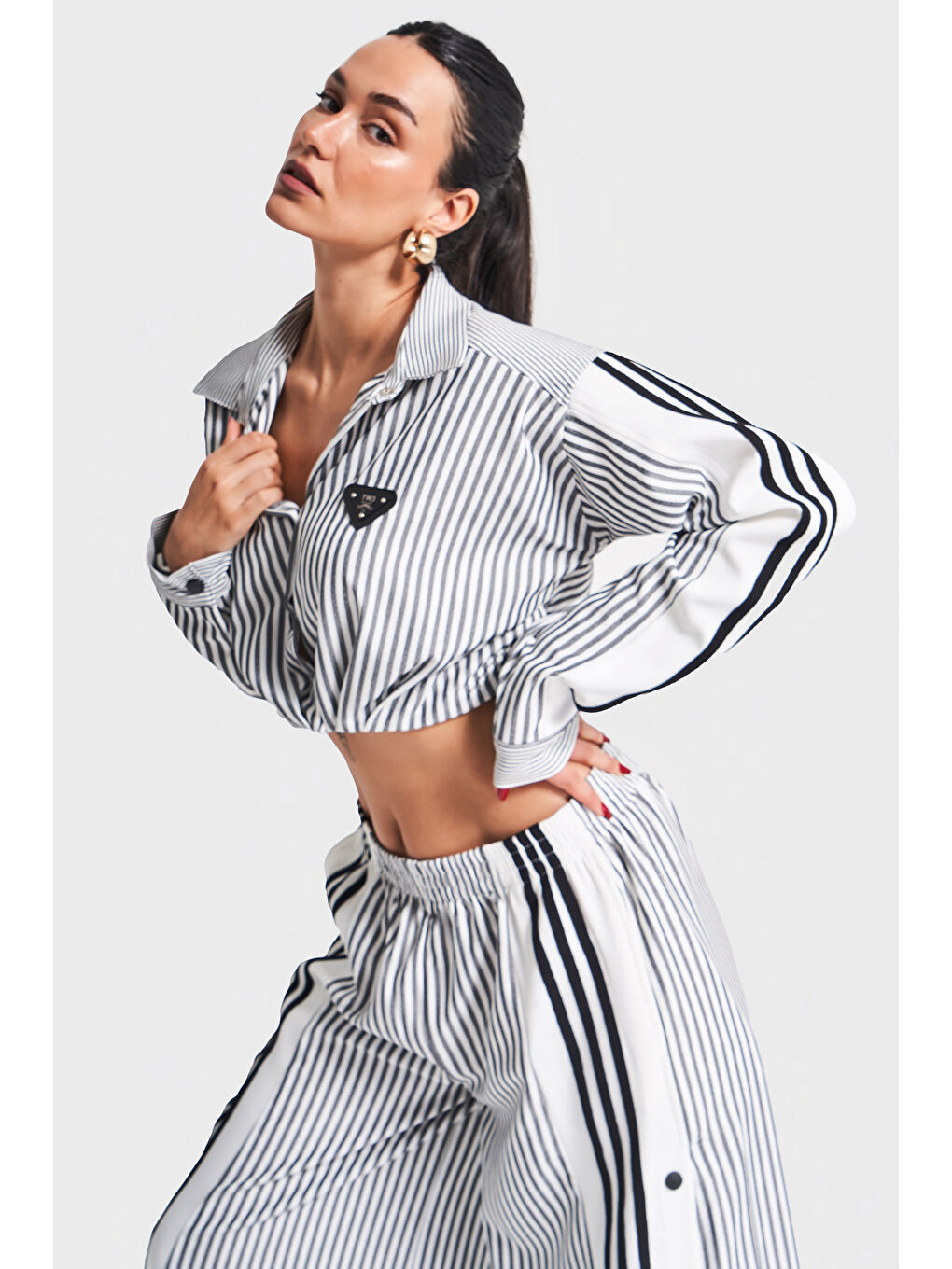 Kadın Siyah Beyaz Çizgili Renk Şerit Detaylı Tasarım Gömlek-2
