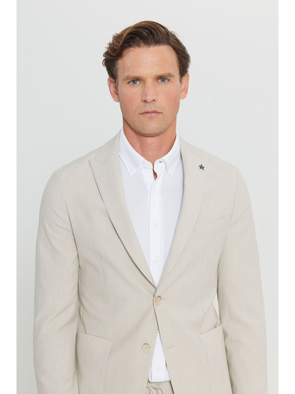 Erkek Bej Pamuklu Slim Fit Dar Kesim Kırlangıç Yaka Çizgili Gofre Desenli Torba Cepli Takım Elbise-2