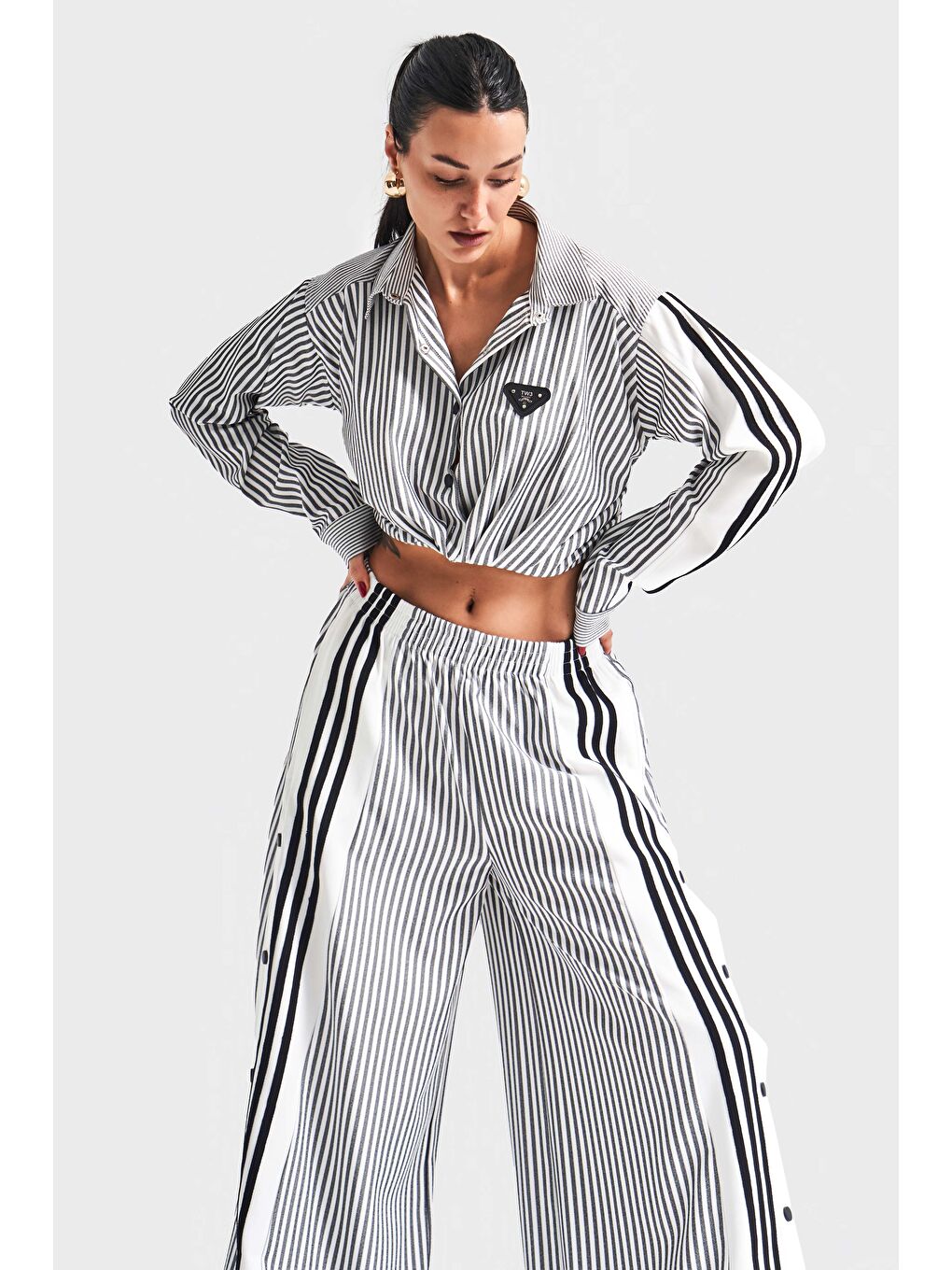 Kadın Siyah Beyaz Çizgili Renk Şerit Detaylı Tasarım Gömlek-3