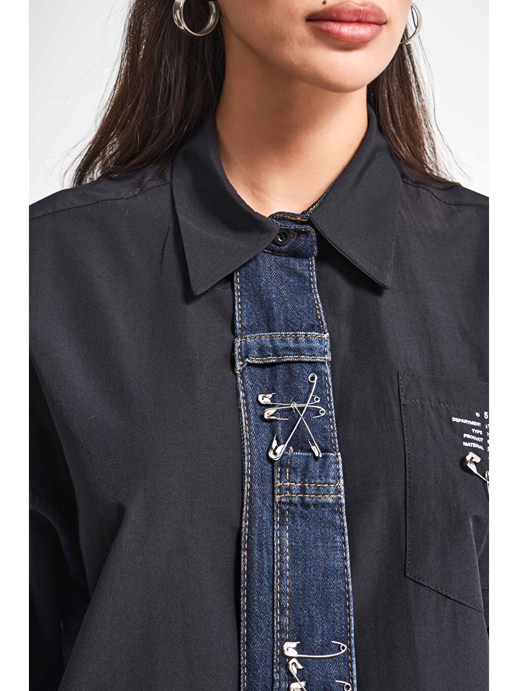 Kadın Siyah Renk Bol Kesim Kravat Detaylı Özel Tasarım Gömlek-1