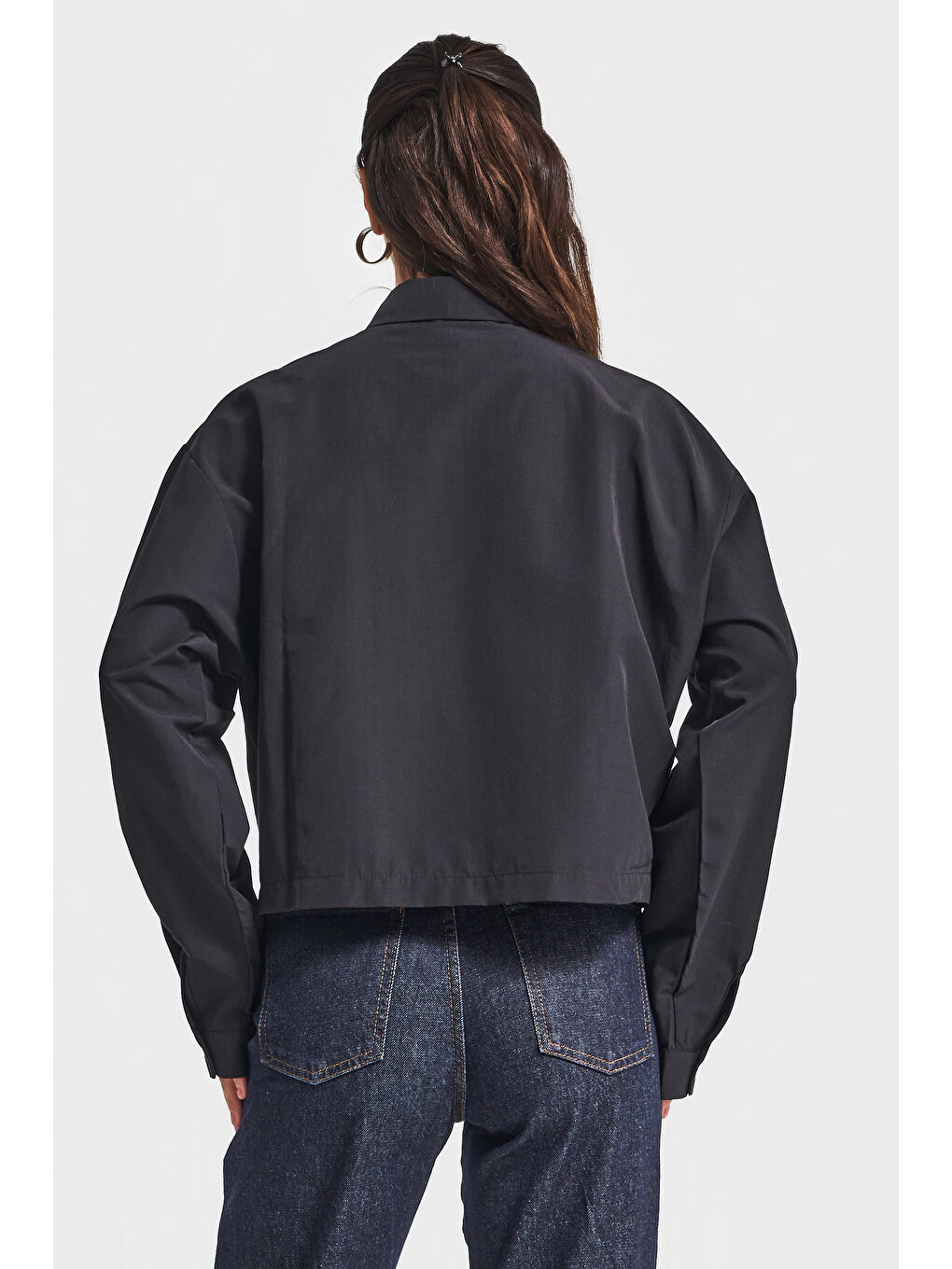 Kadın Siyah Renk Bol Kesim Kravat Detaylı Özel Tasarım Gömlek-4