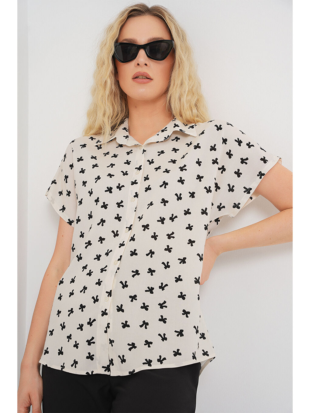 Ekru Kadın Kısa Kol Desenli Gömlek 20310 - Krem-3