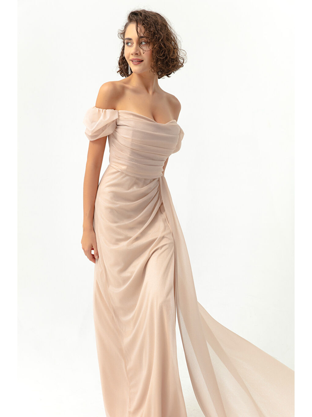 Kadın Bej Kayık Yaka Drapeli Yırtmaçlı Uzun Simli Abiye Elbise-1