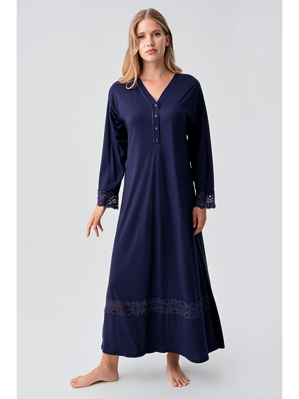 Lacivert Uzun Kollu Dantelli Düğmeli Esnek Viskoz Gecelik 18106-1