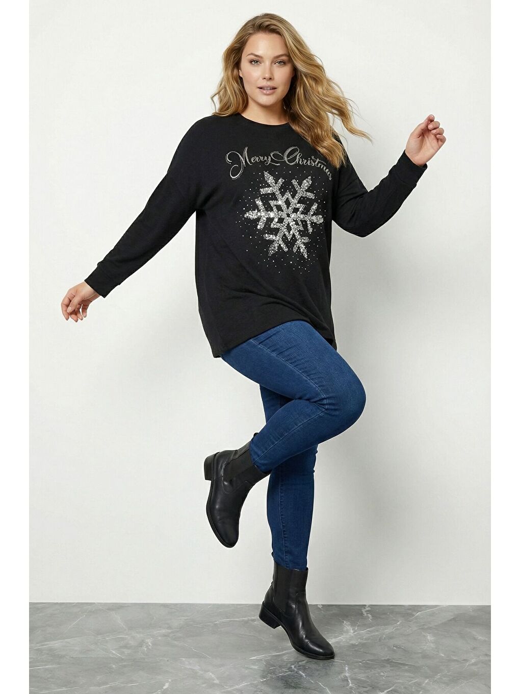 Büyük Beden Siyah Payetli Kar Tanesi Desenli Kazak 285080-1