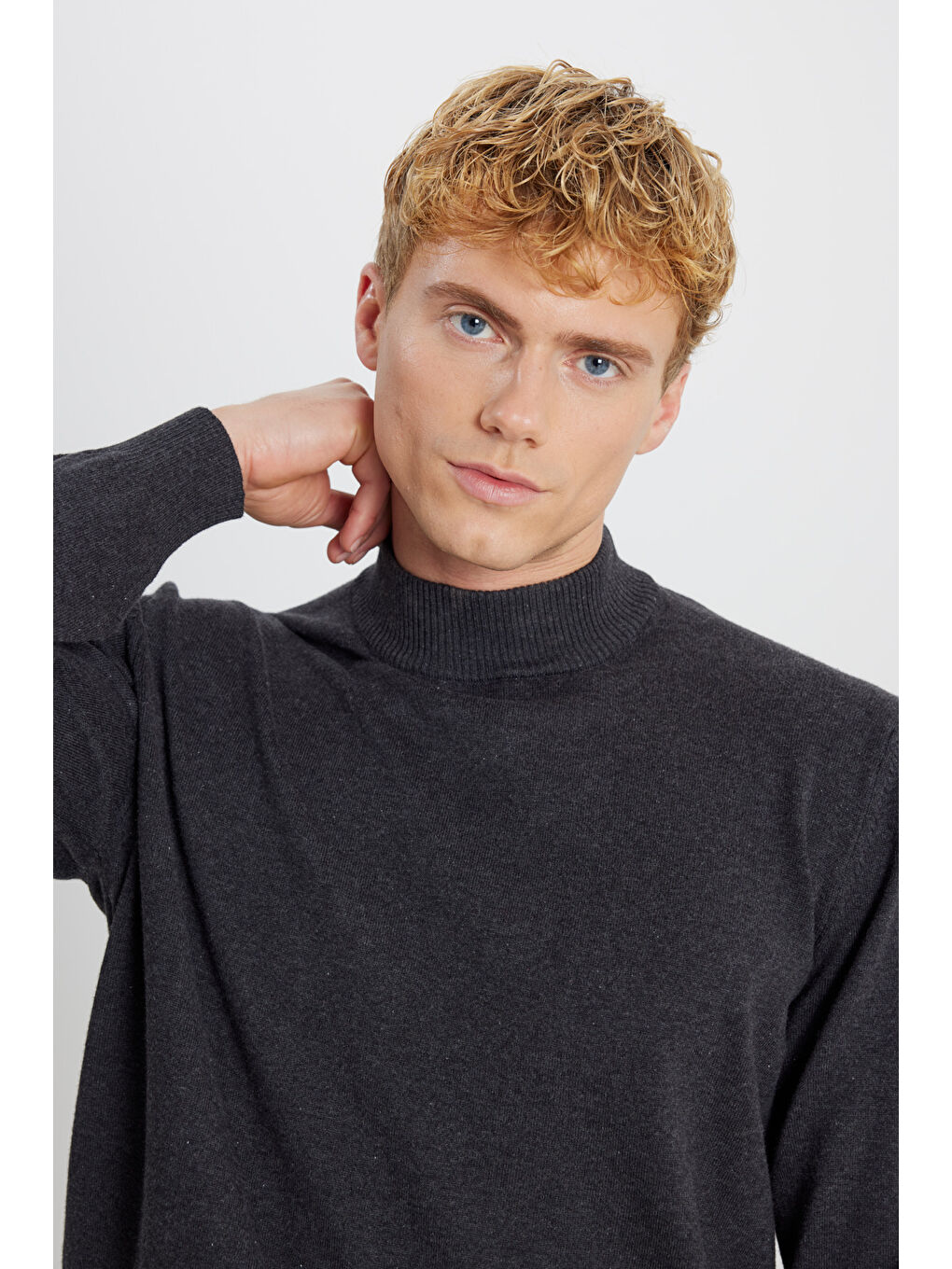 Erkek Antrasit-Melanj Pamuklu Standart Fit Normal Kesim Yarım Balıkçı Yaka Triko Kazak-3