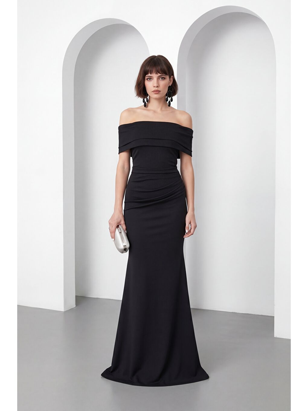 Kadın Siyah Kayık Yaka Uzun Abiye Elbise