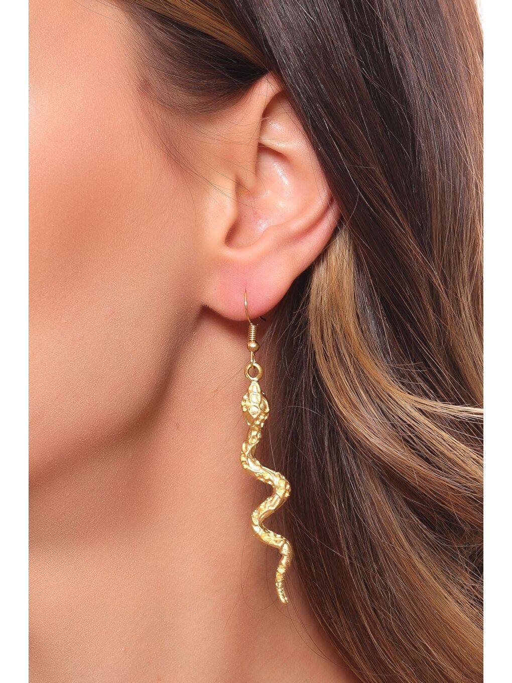 Sarı Kadın Mat Altın Kaplama Sallantılı Model Yılan Küpe-1