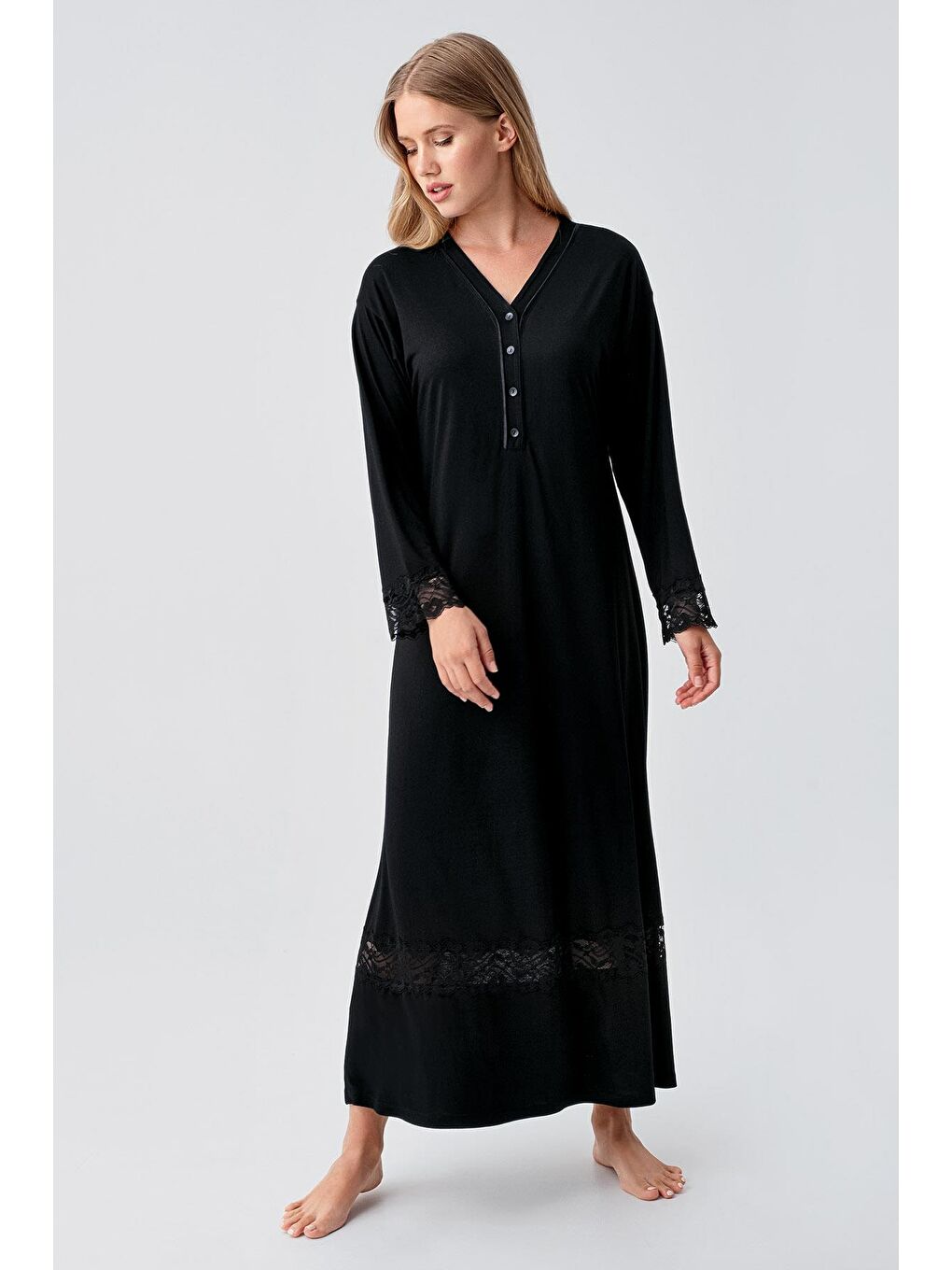 Siyah Uzun Kollu Dantelli Düğmeli Esnek Viskoz Gecelik 18106