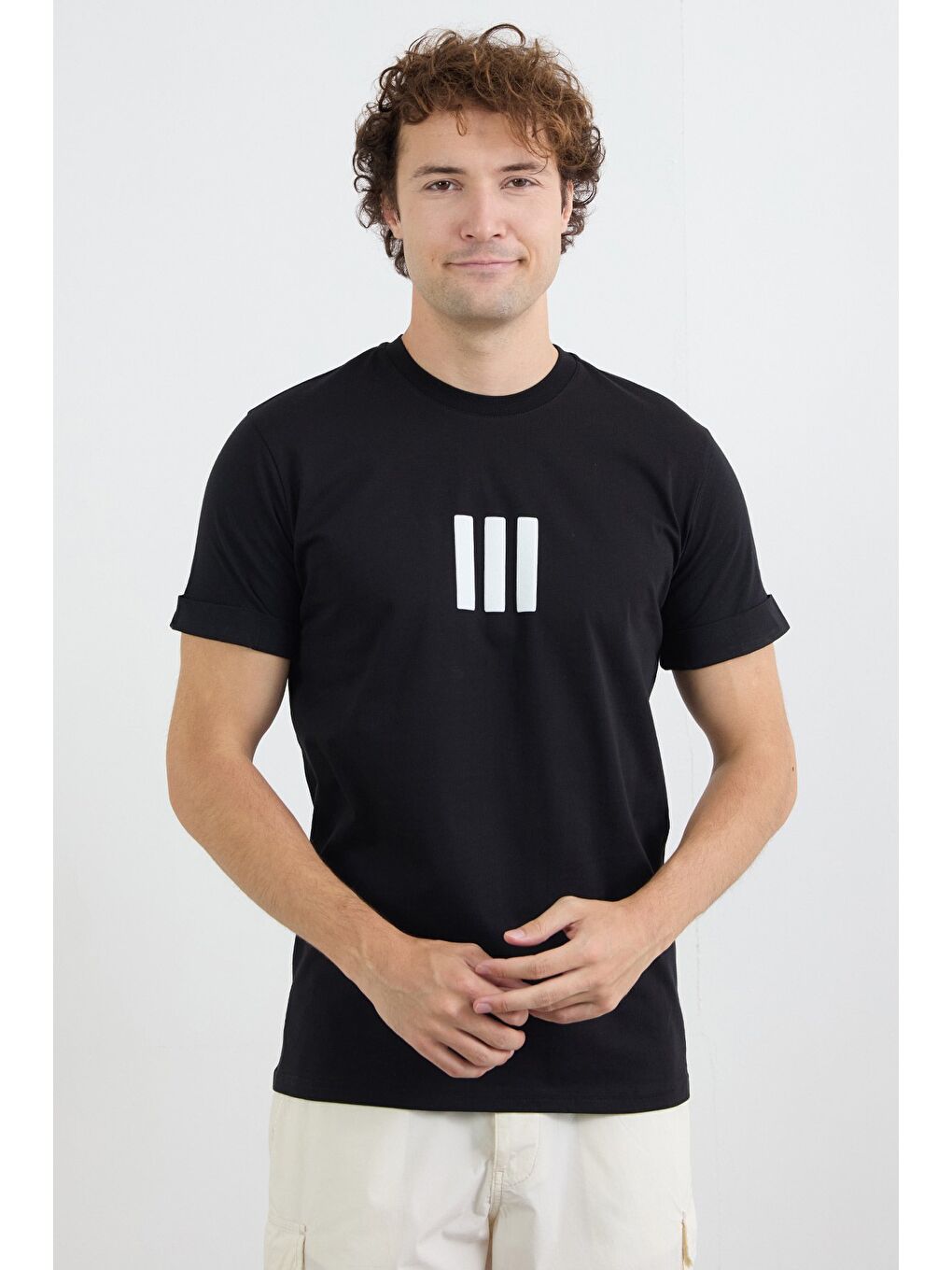 Siyah Baskılı Bisiklet Yaka Tişört