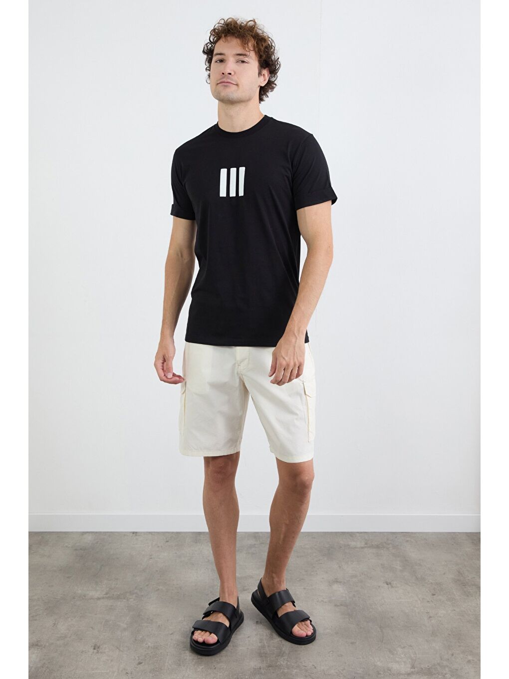 Siyah Baskılı Bisiklet Yaka Tişört-2