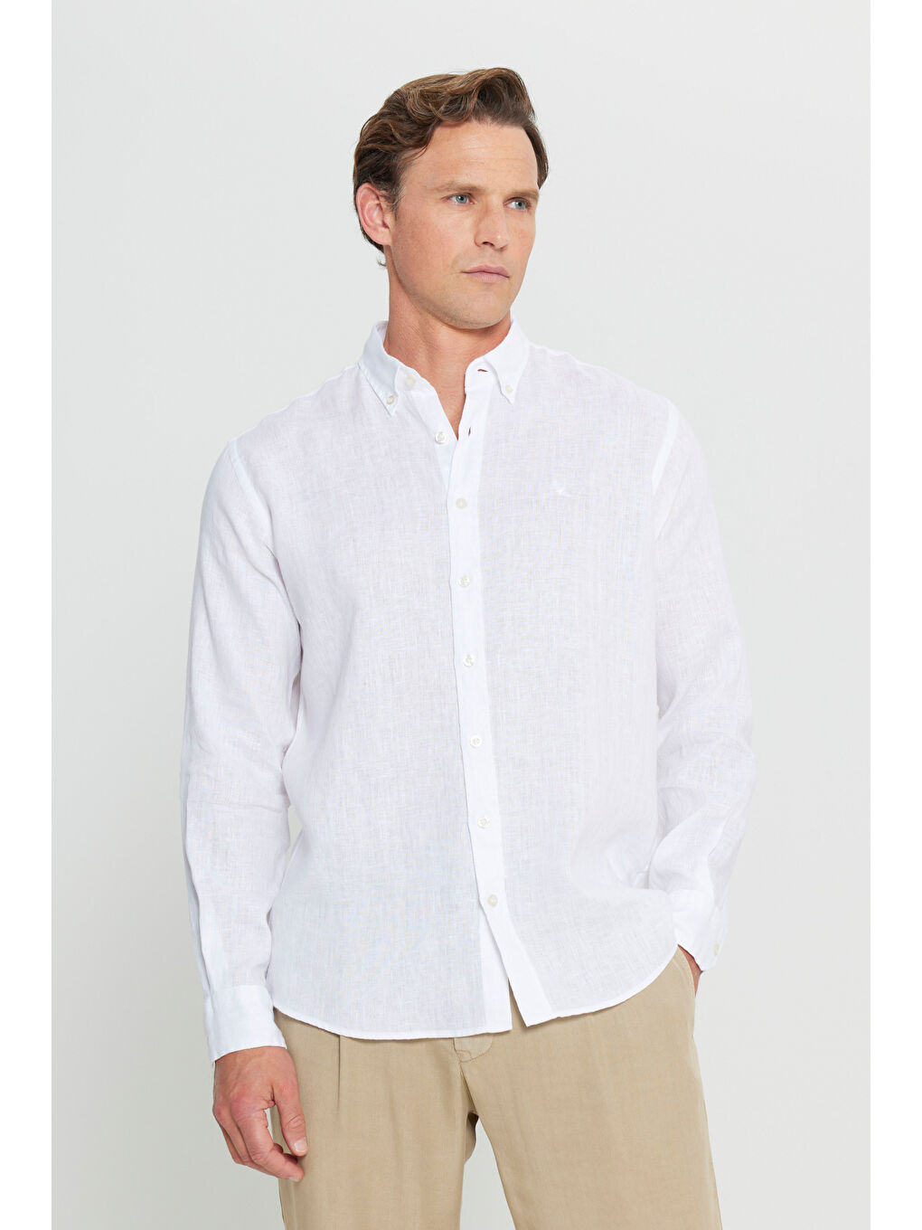 Erkek Beyaz %100 Keten Comfort Fit Rahat Kesim Düğmeli Yaka Gömlek-2