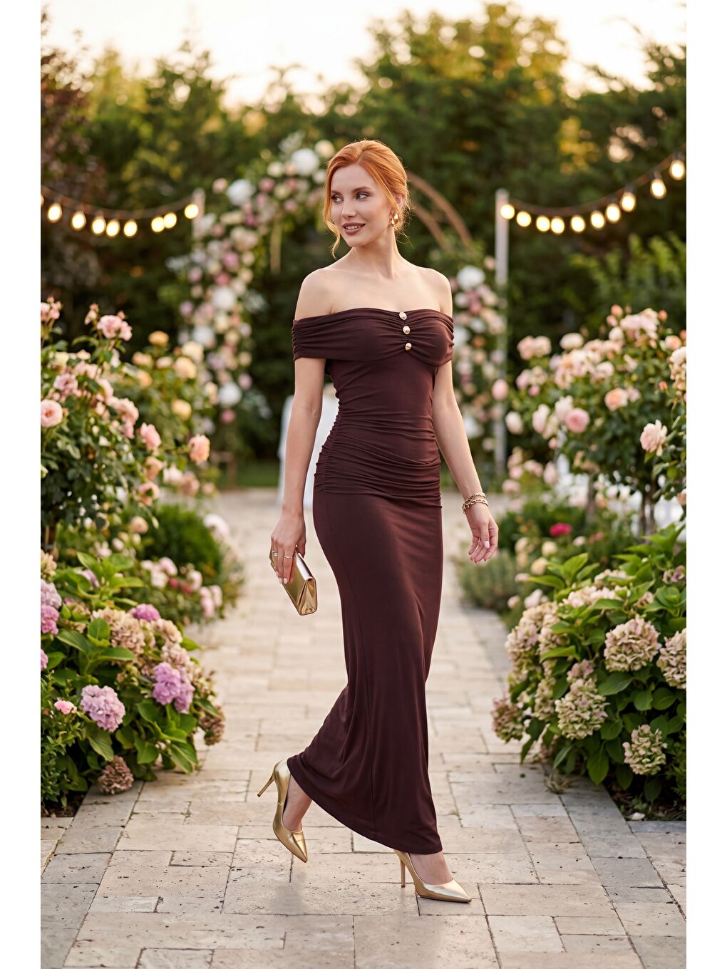 Kadın Kahverengi Kayık Yaka Gold Aksesuar Detay Maxi Davet Elbisesi-4
