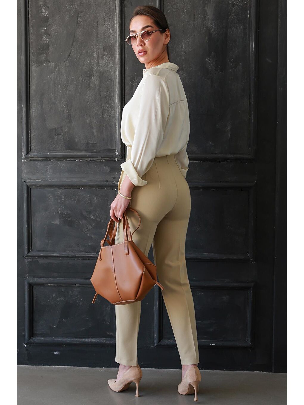 Bej Önü Biyeli Yüksek Bel Kadın Pantolon Mg2425-2