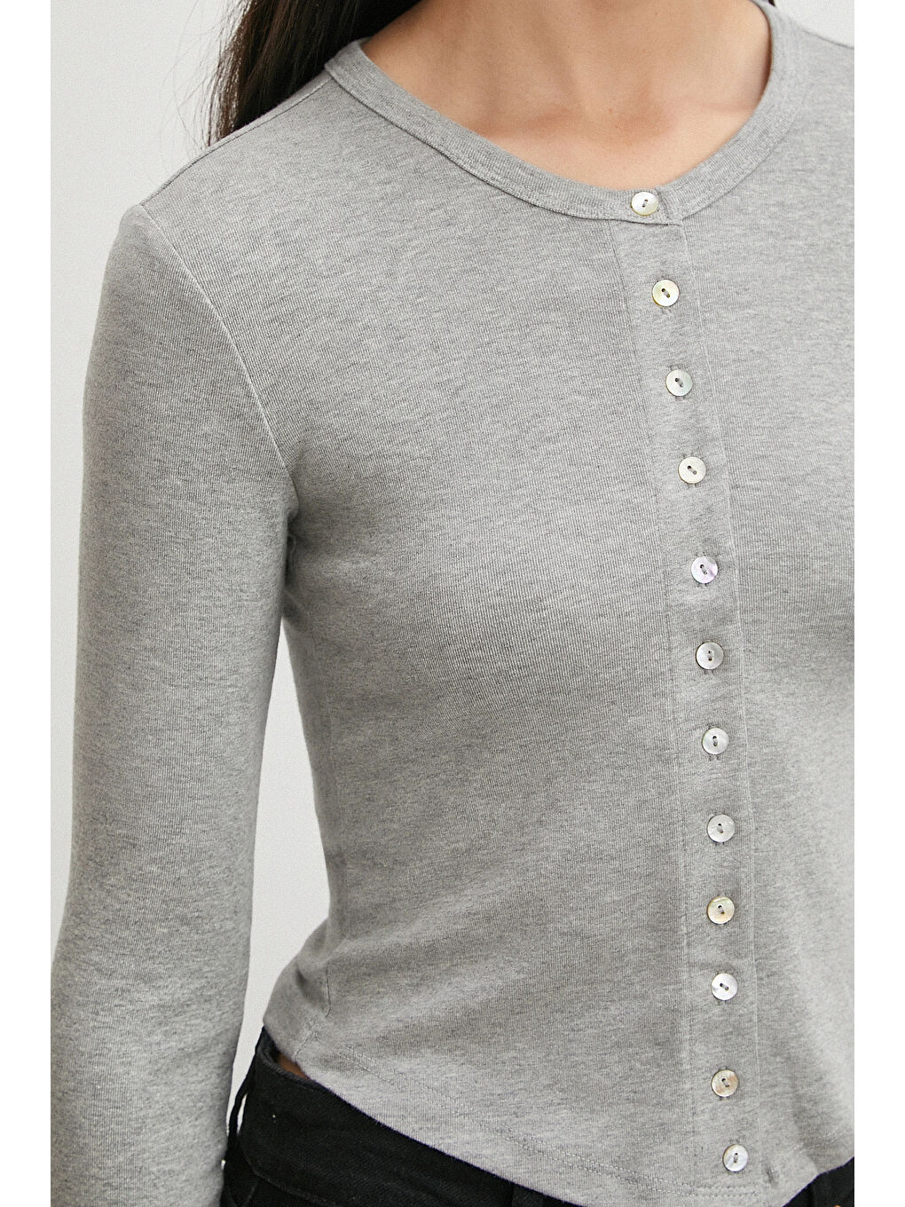 Düğmeli Uzun Kol Bluz Gri-4