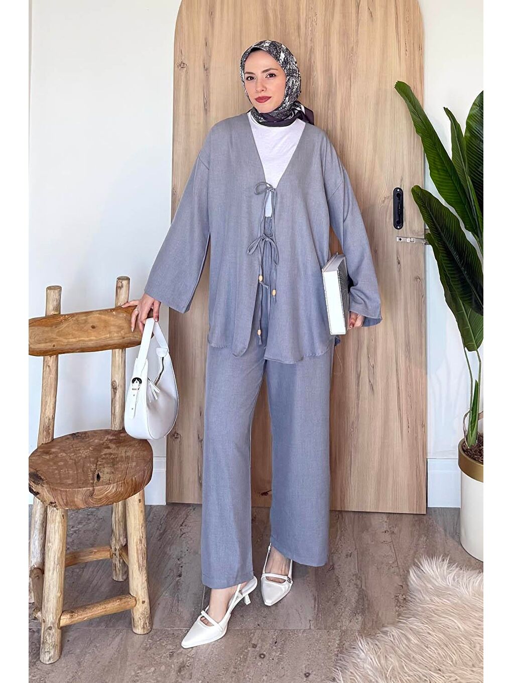 Ön Çift Bağcık Detaylı Kimono Tesettür Takım Gri