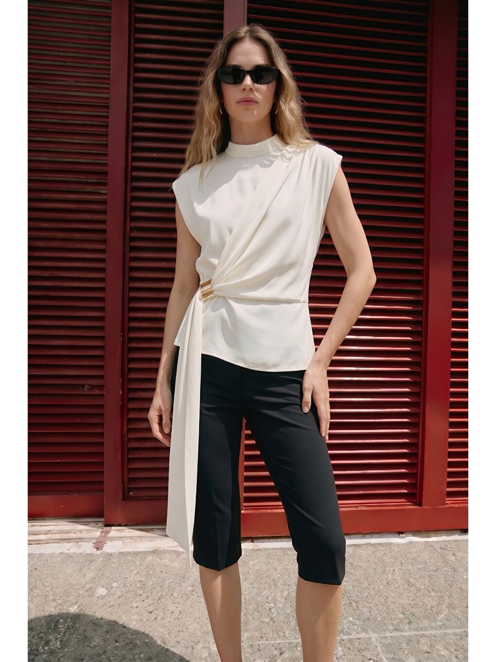 Kuşak Detaylı Aksesuarlı Bluz - Ekru-3
