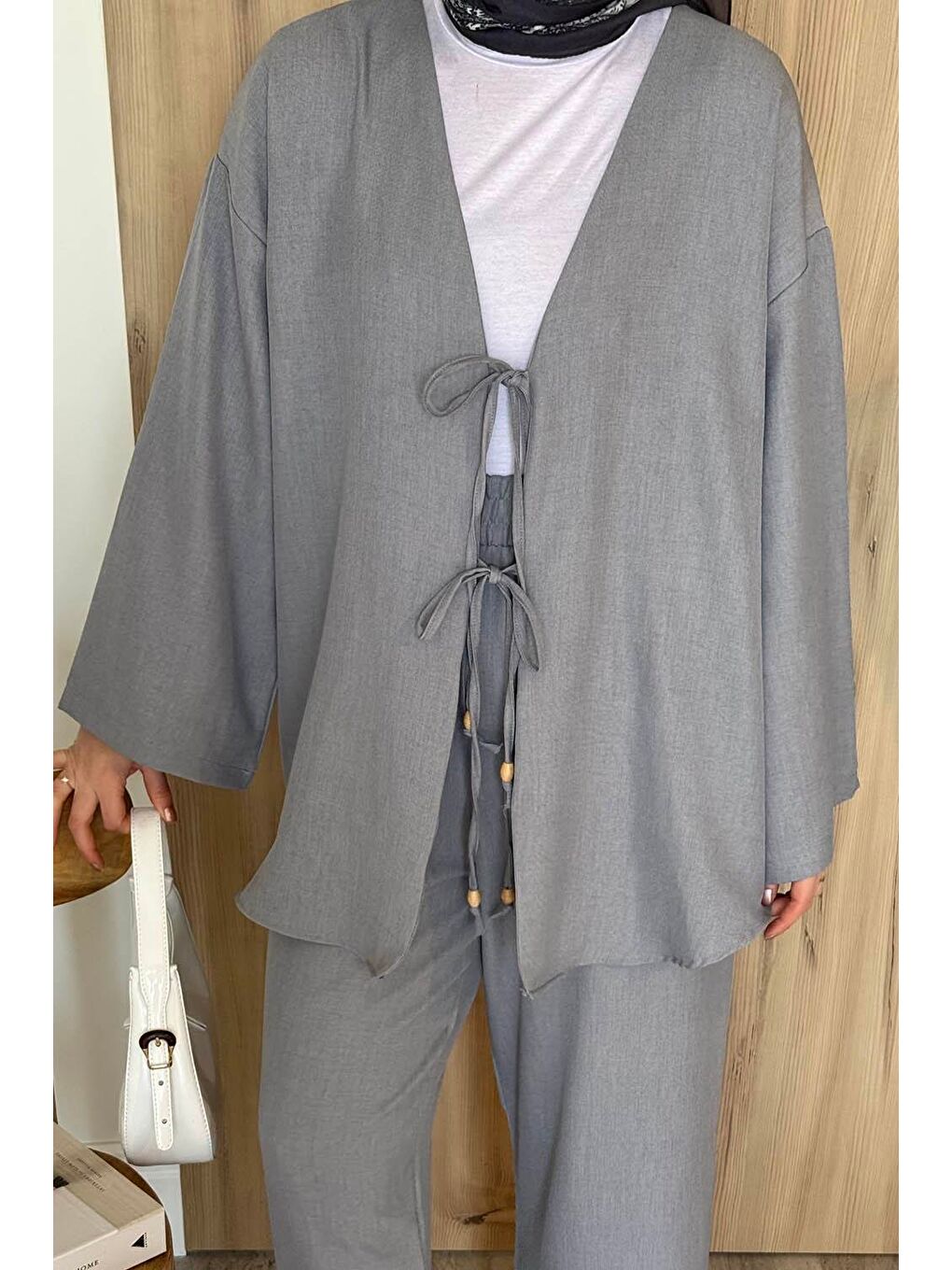 Ön Çift Bağcık Detaylı Kimono Tesettür Takım Gri-1