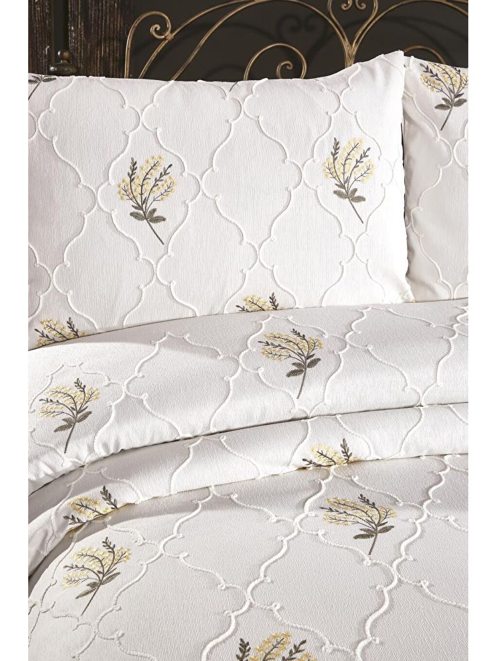 Karışık Bukata Nakışlı Şönil 3 Parça Çift Kişilik Yatak Örtüsü-3