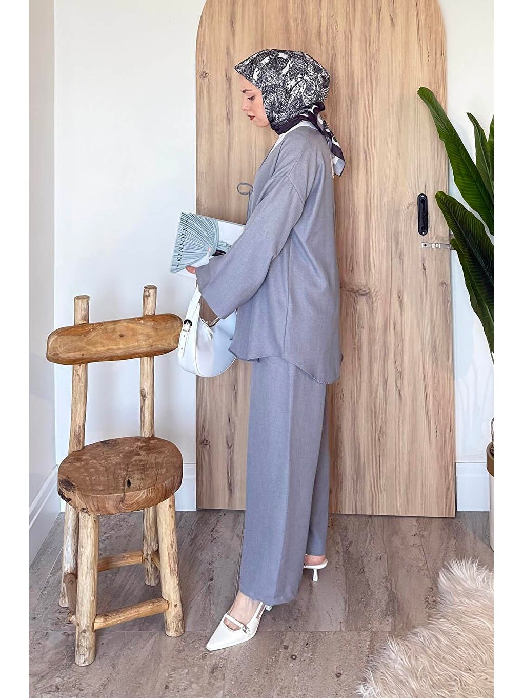 Ön Çift Bağcık Detaylı Kimono Tesettür Takım Gri-3