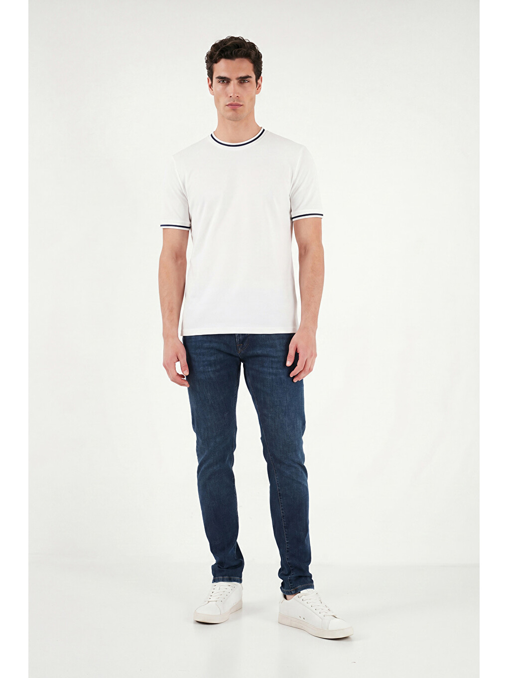 Beyaz Pamuklu Regular Fit Şerit Detaylı T Shirt 5904089-2