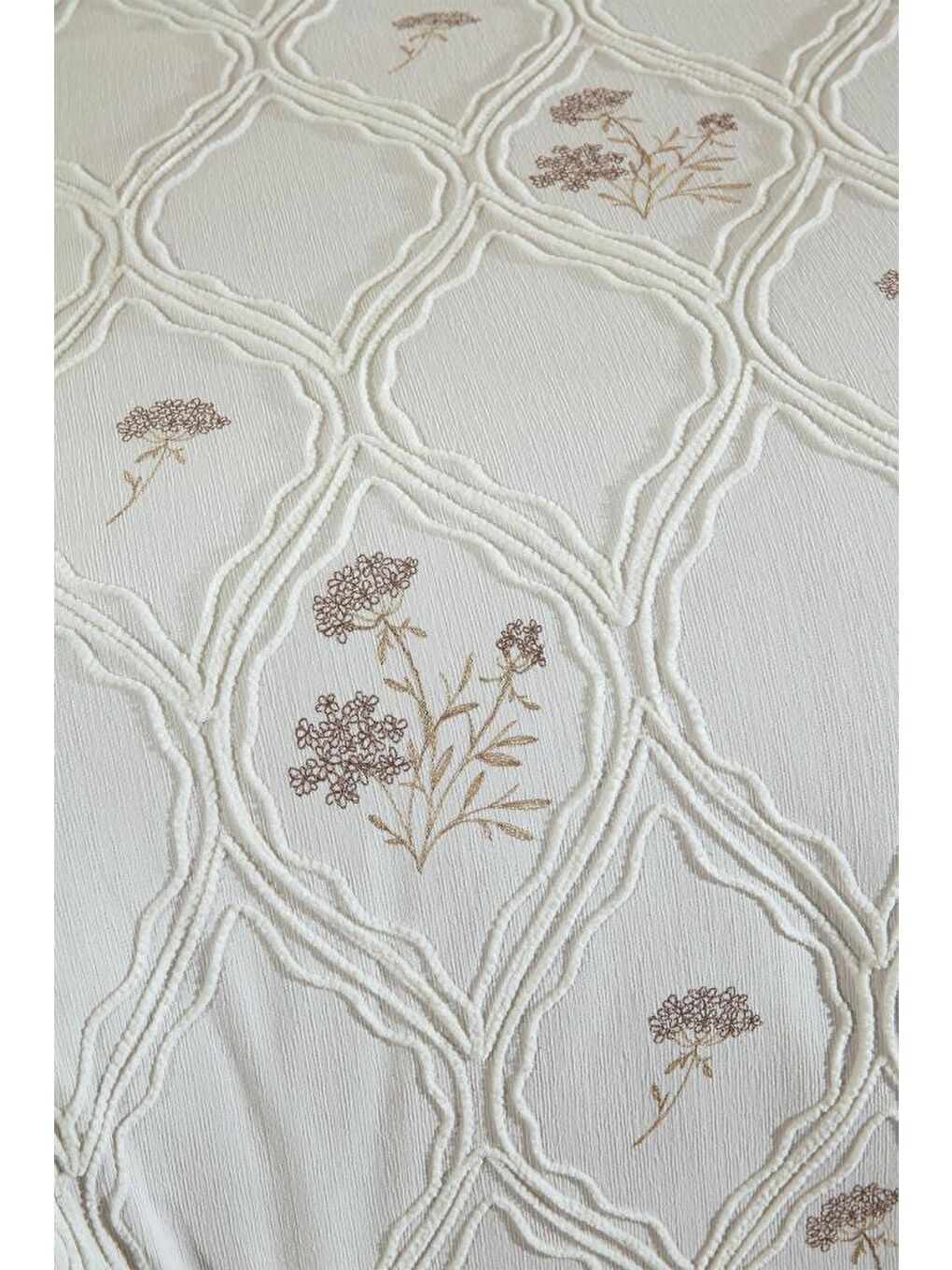 Karışık Abuda Nakışlı Şönil 3 Parça Çift Kişilik Yatak Örtüsü-1