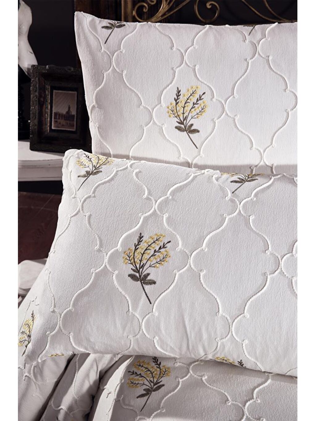 Karışık Bukata Nakışlı Şönil 3 Parça Çift Kişilik Yatak Örtüsü-4