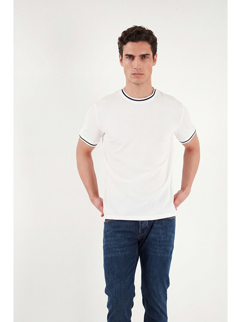 Beyaz Pamuklu Regular Fit Şerit Detaylı T Shirt 5904089-3