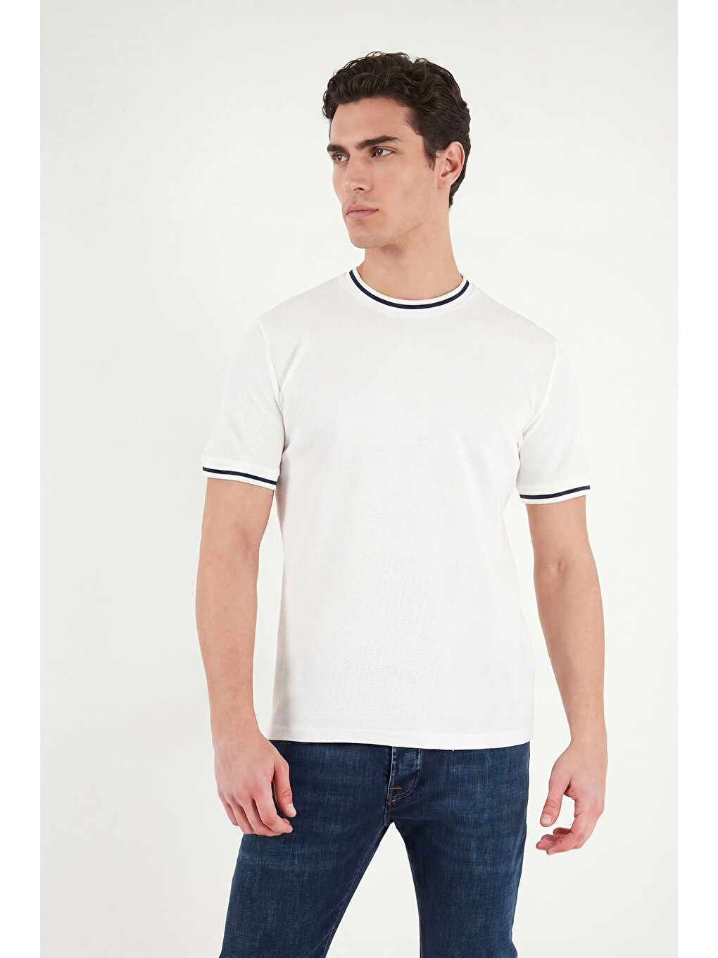 Beyaz Pamuklu Regular Fit Şerit Detaylı T Shirt 5904089-4