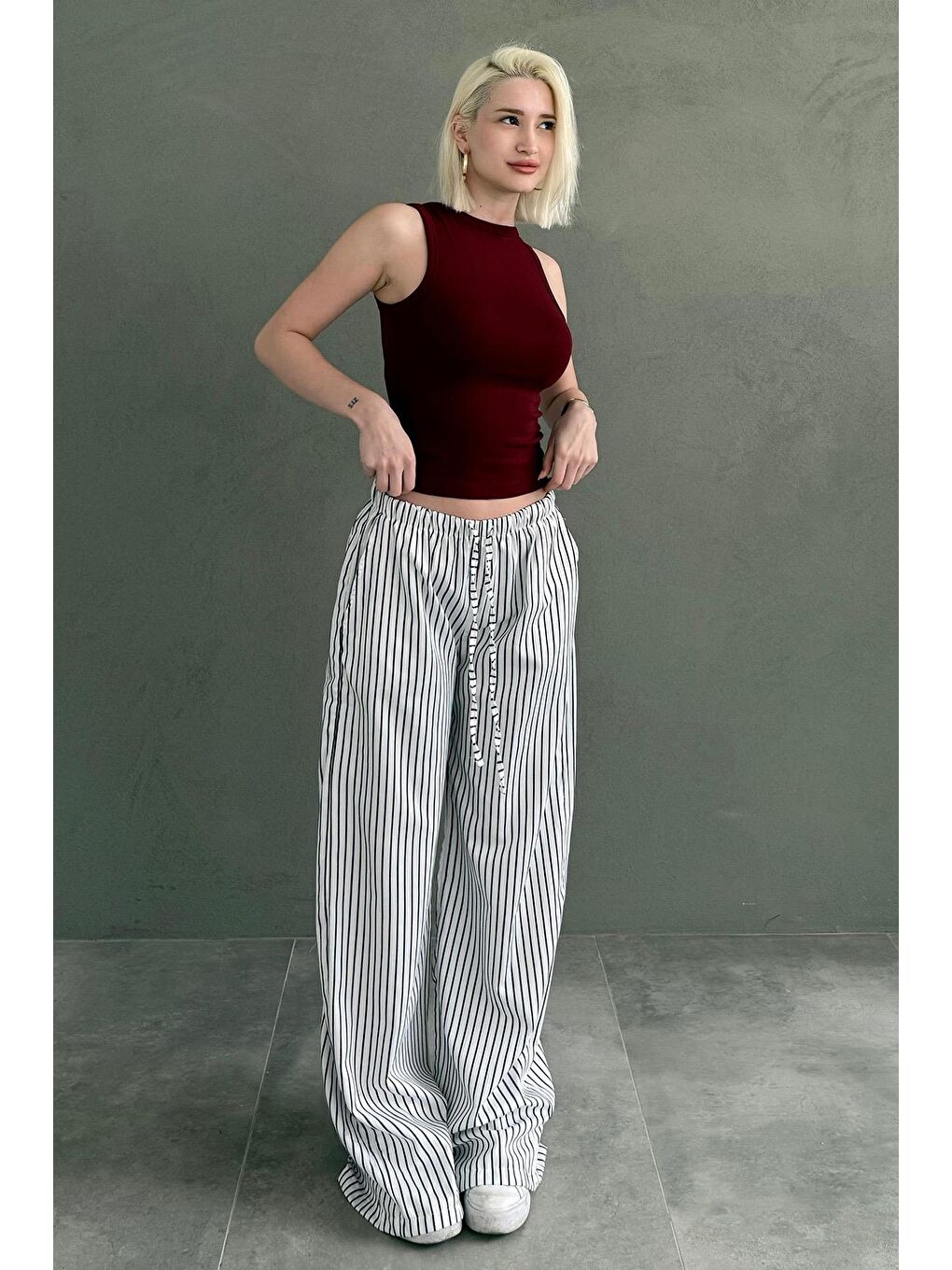 Beyaz Beli Ayarlanabilir Çizgili Cepli Bol Paça Kadın Pantolon Mg2312-1