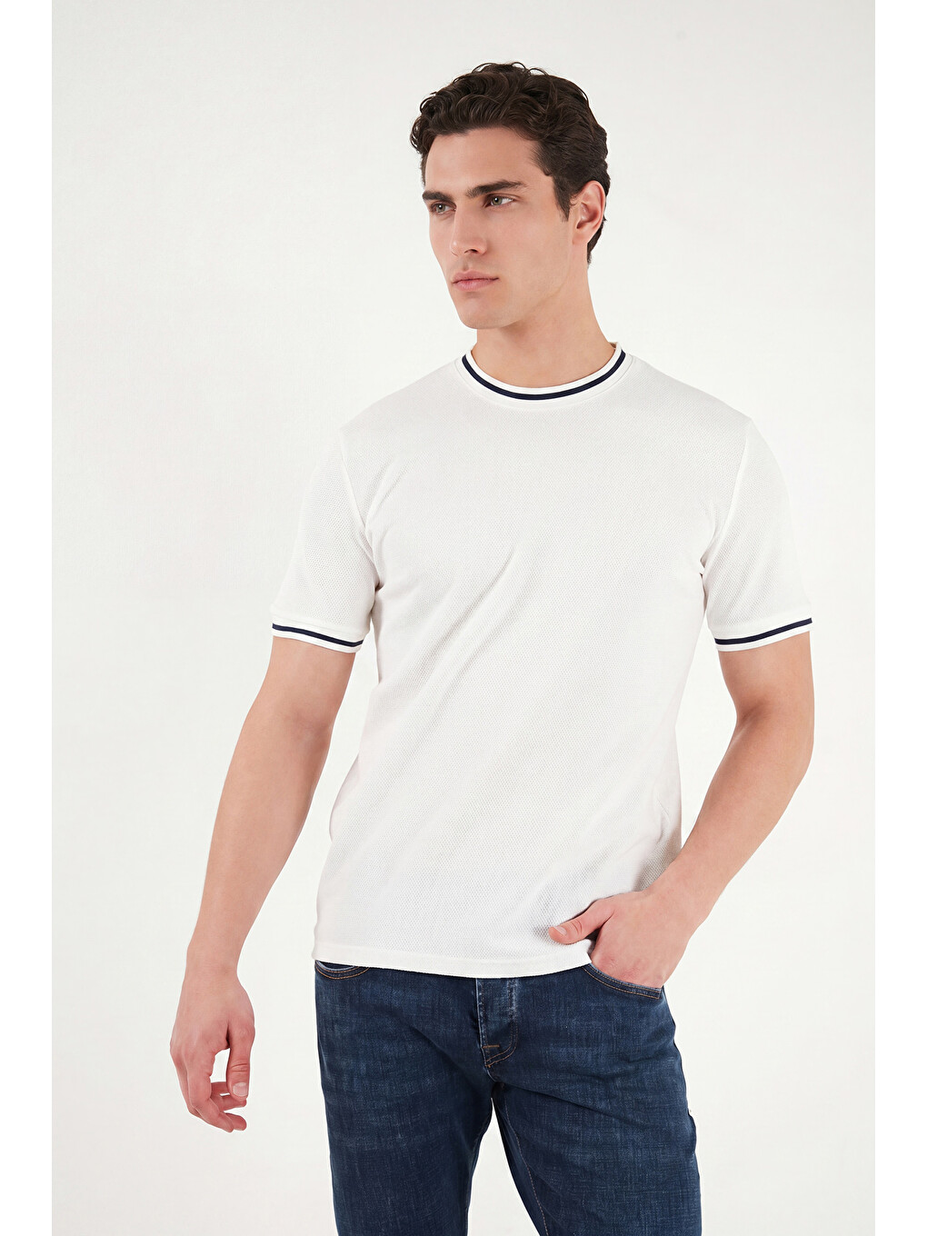 Beyaz Pamuklu Regular Fit Şerit Detaylı T Shirt 5904089-5