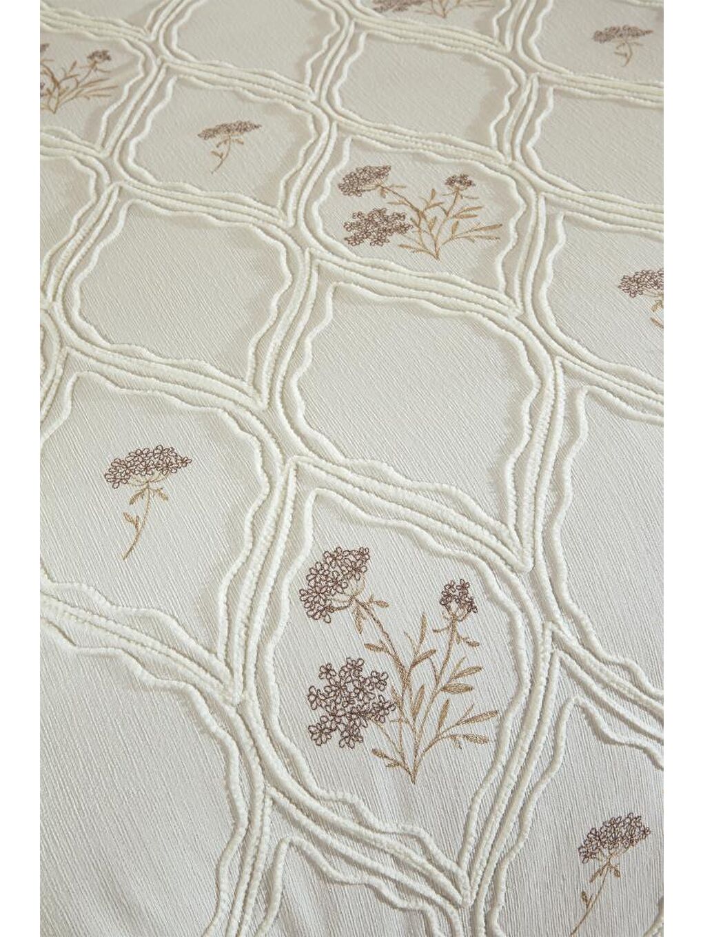 Karışık Abuda Nakışlı Şönil 3 Parça Çift Kişilik Yatak Örtüsü-3